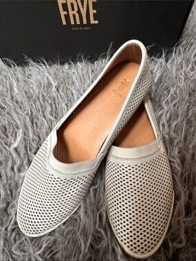Frye Melanie Perforated Slip-On Flats White Size 8-NIB